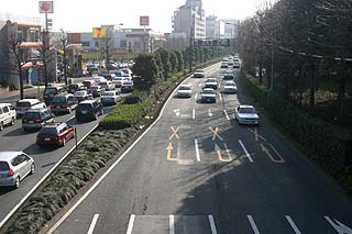 上用賀歩道橋上から見た環状八号線