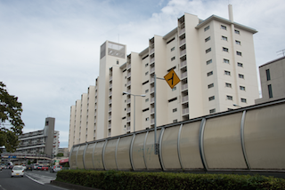 東急田園都市線市ケ尾駅西口前のマンション