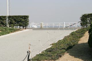 山下公園の庭園のスロープ