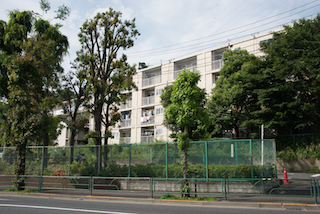 農協跡地側から見た集合住宅