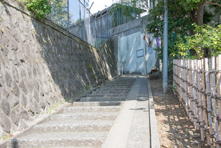 大田区石川町1丁目の階段(中腹)