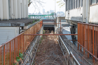 東京工業大学大岡山キャンパス地下通路 西方向を望む