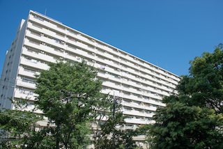 希望丘公園からみた集合住宅