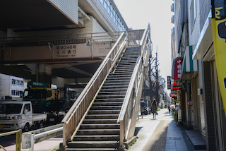 池尻大橋駅近くの歩道橋（概観）