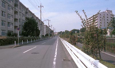 橋を渡った科特隊の車が通過した場所