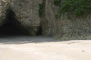 西端の洞窟