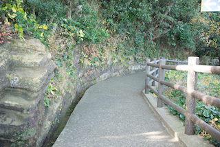 観音崎灯台近くの通路