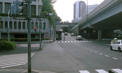 六本木交差点　渋谷方面の眺め